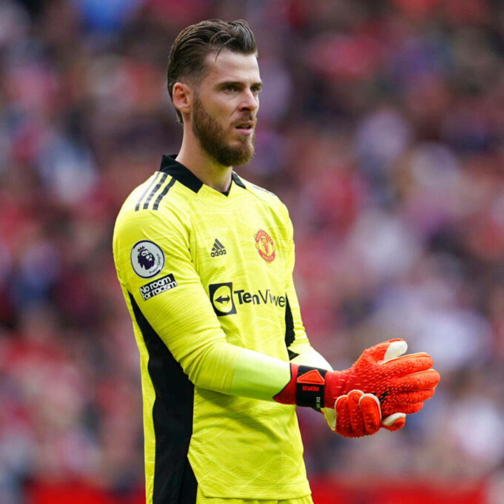 David de Gea focused in yellow Manchester United goalkeeper jersey with bright orange gloves Wallpaper