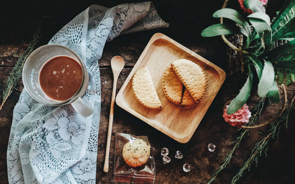 Mouthwatering Display of Crunchy Cookies and Rich Hot Chocolate Wallpaper