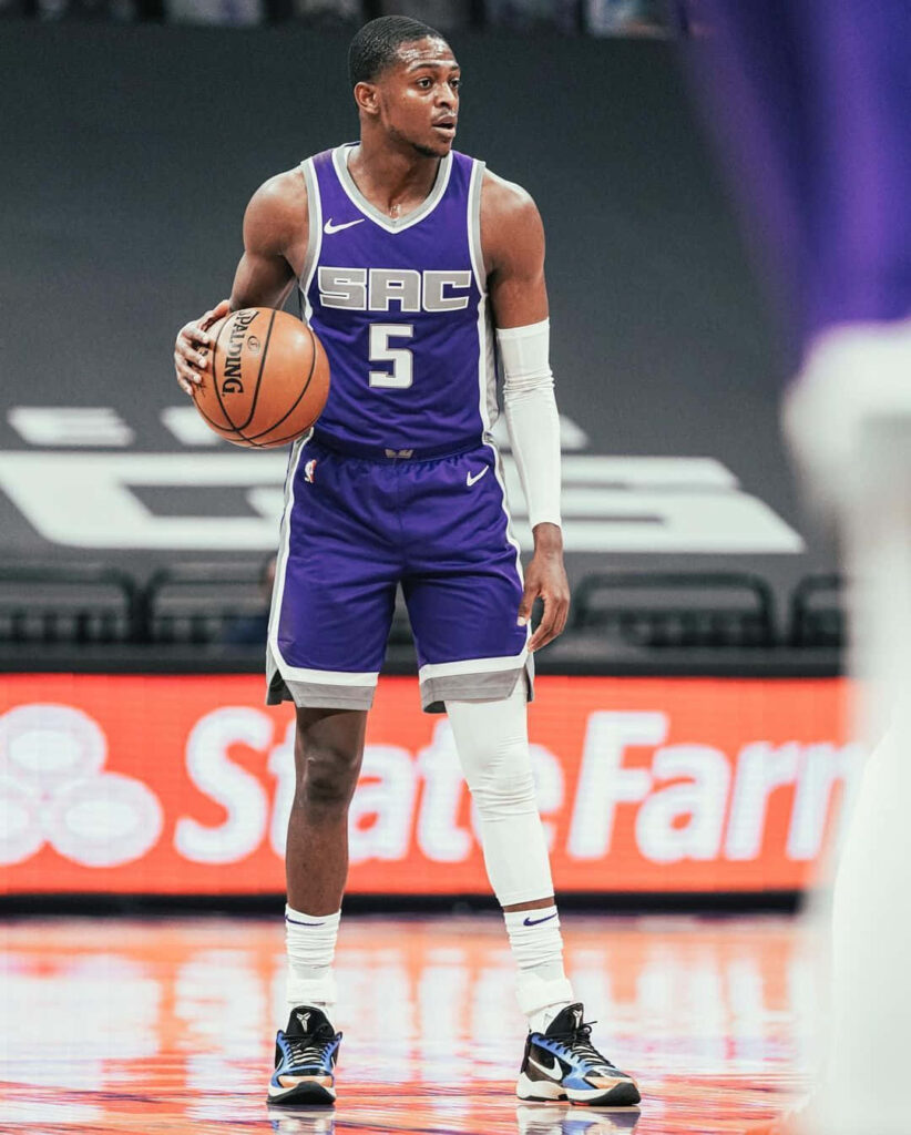 DeAaron Fox in Sacramento Kings uniform showing focus and athleticism during NBA game action Wallpaper