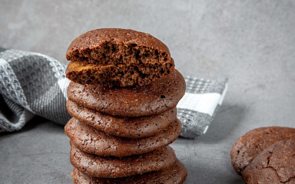 Decadent Stacked Chocolate Cookies: Tempting Delights in 4k Resolution Wallpaper