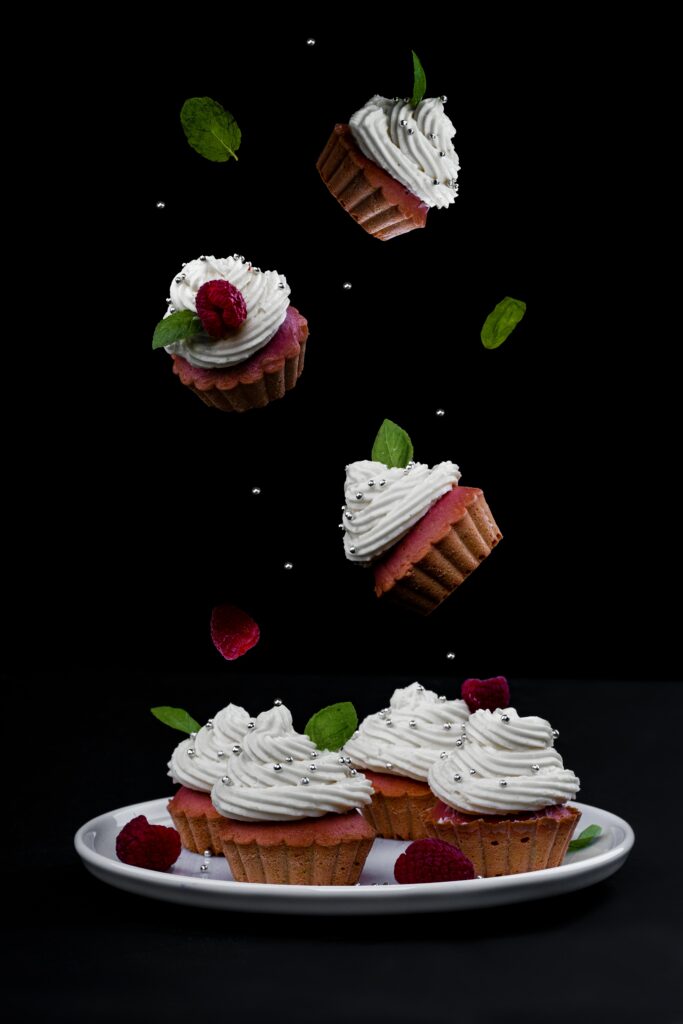 Elegant Cupcake Wallpaper: Creamy Swirls & Fresh Berries Delight