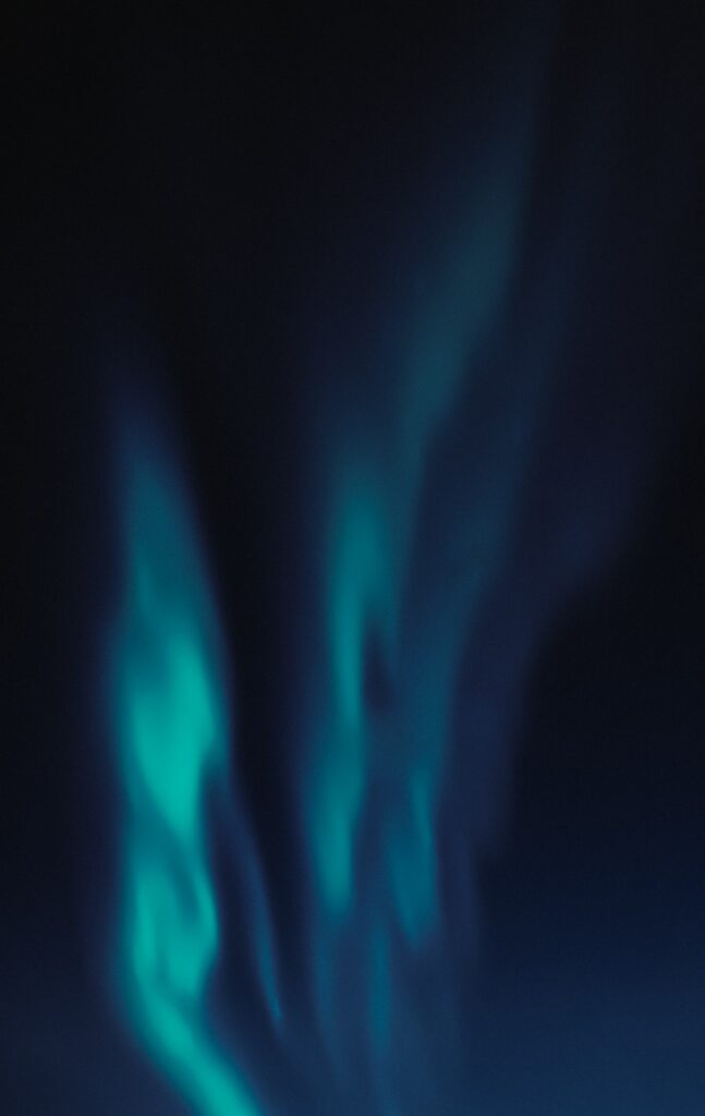 Elegant Blue & Turquoise Abstract Wallpaper for Calm Digital Background