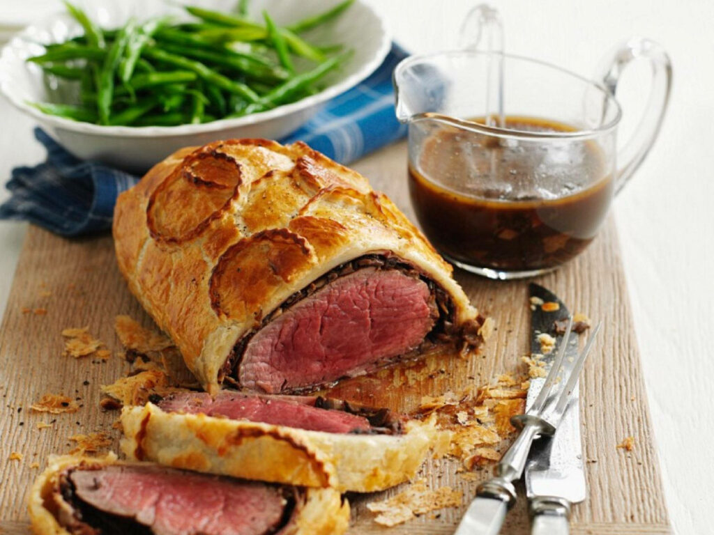 Delectable Beef Wellington Wallpaper: Golden Crust & Fresh Asparagus