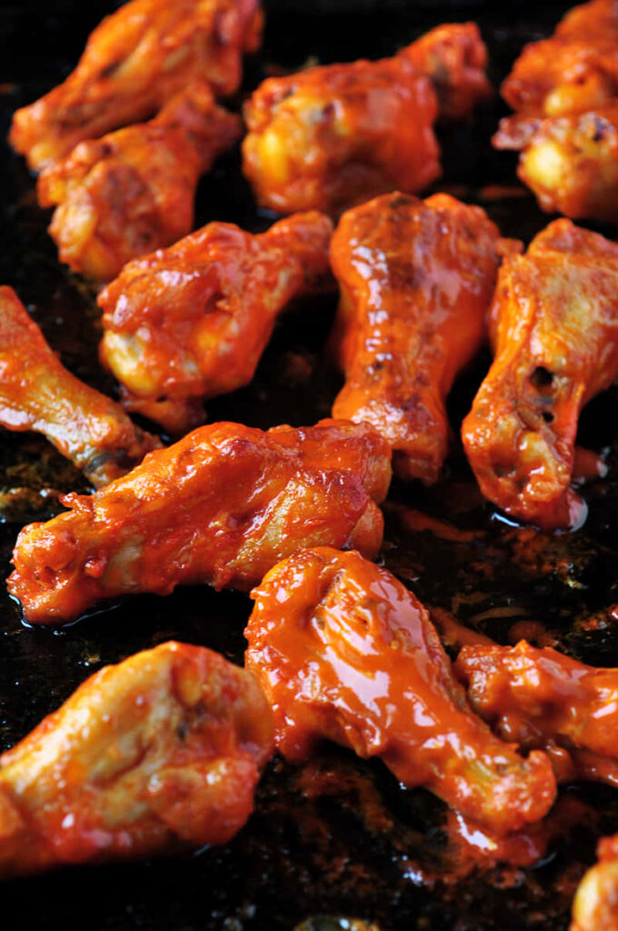 Succulent Golden-Brown Chicken Wings Wallpaper for Food Cravings