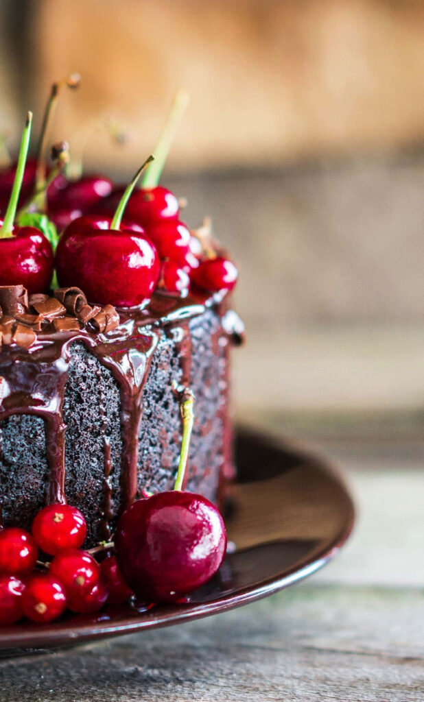 Decadent Chocolate Cake Wallpaper: Perfect for Food Lovers