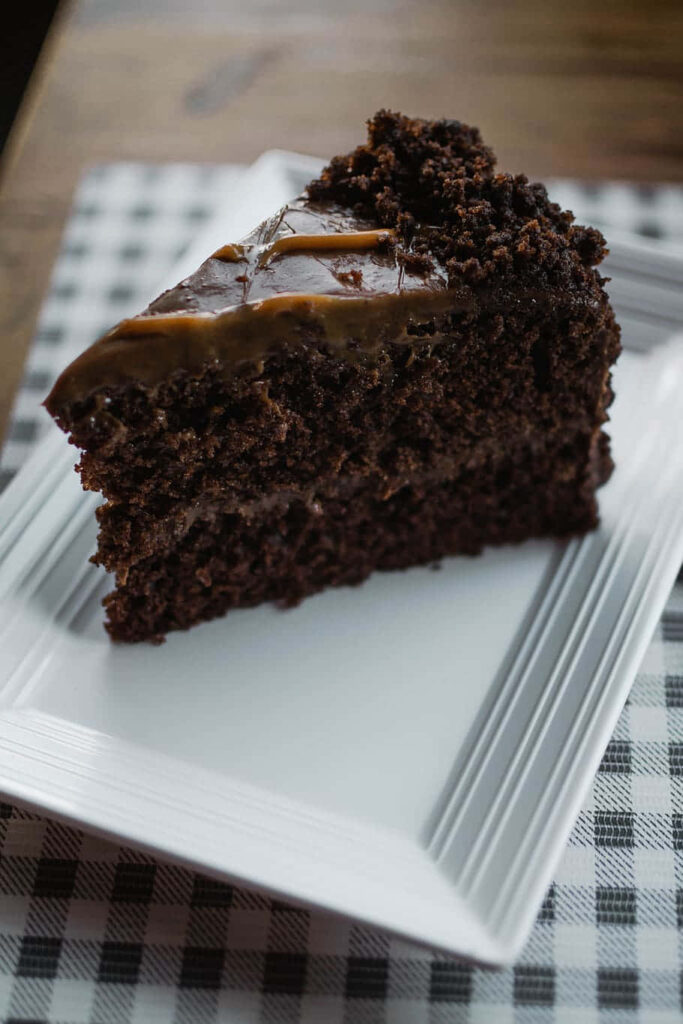 Delicious Chocolate Cake Wallpaper for iPhone - Perfect for Desserts!