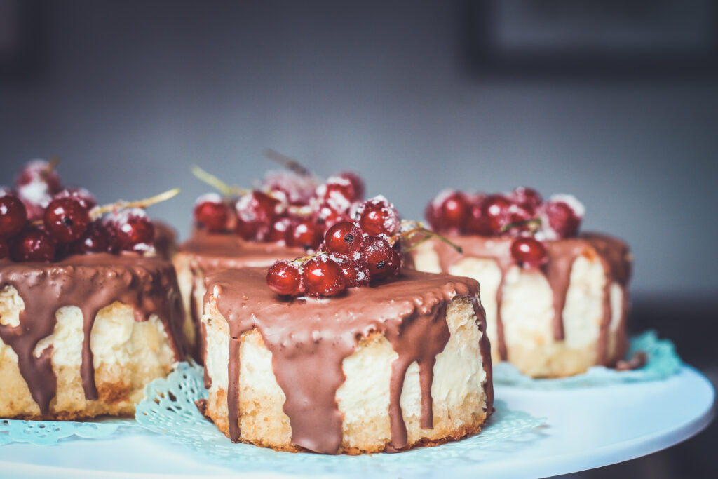 Mini Cakes with Chocolate Glaze & Red Currants Wallpaper Background
