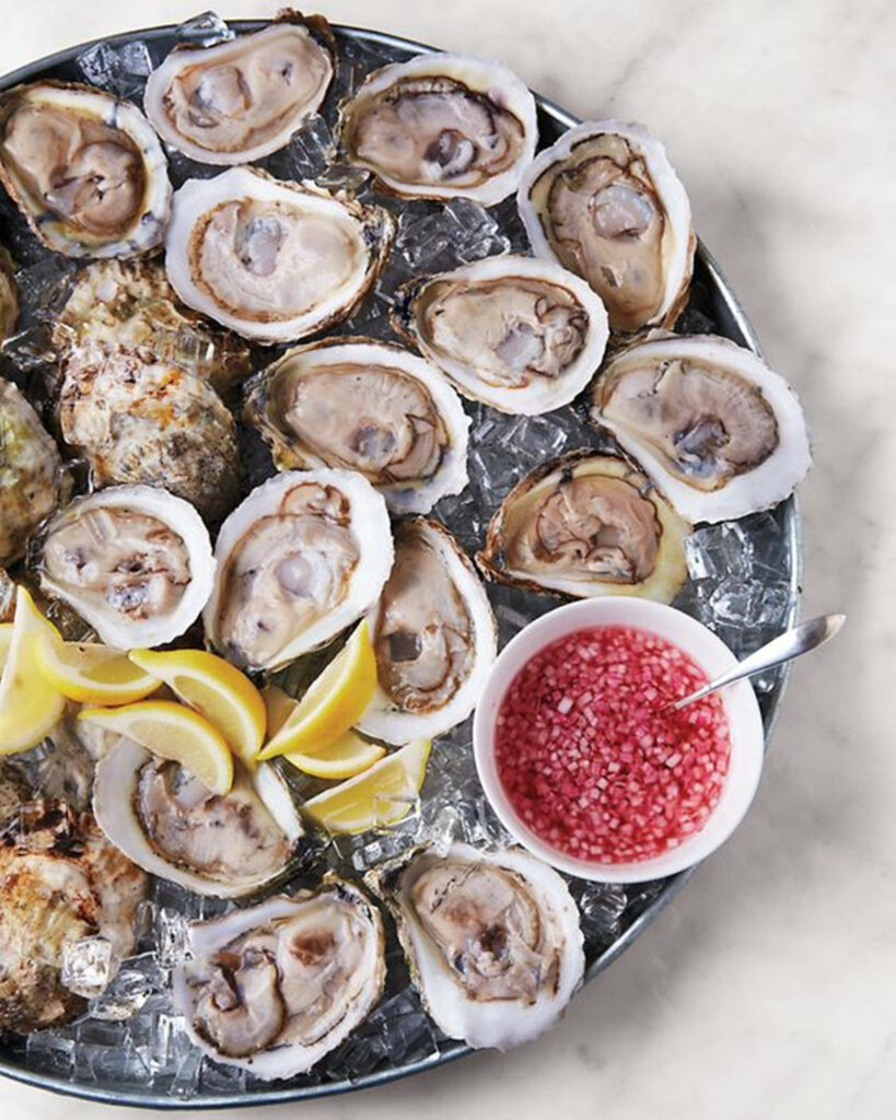 Exquisite Oyster Platter Wallpaper: Fresh Seafood Delight