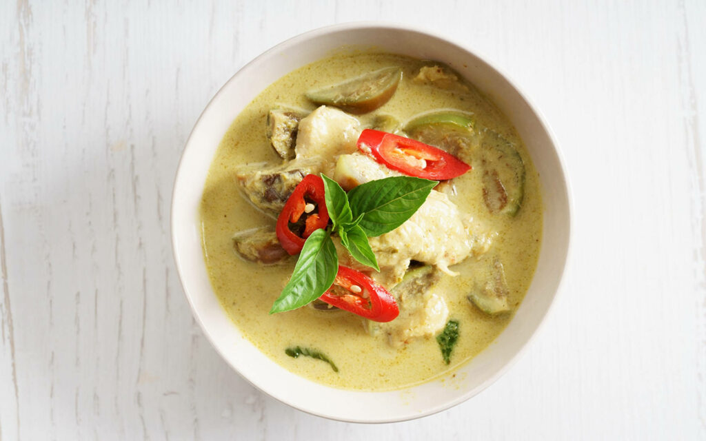Vibrant Thai Curry Wallpaper: Snapper, Basil & Chili Delight