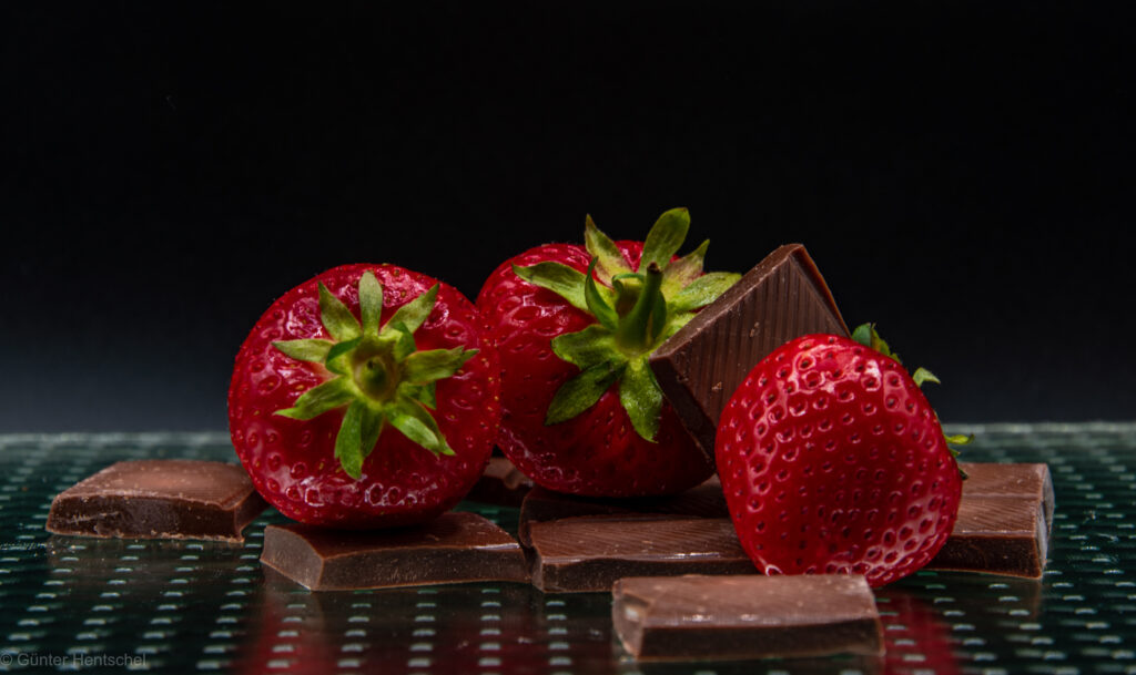 Tempting Strawberry and Chocolate Dessert Wallpaper Background