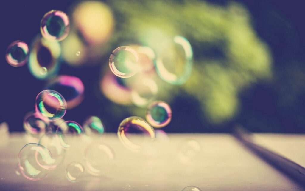 Serene Bubble Wallpaper: Dreamy Background with Gentle Lighting