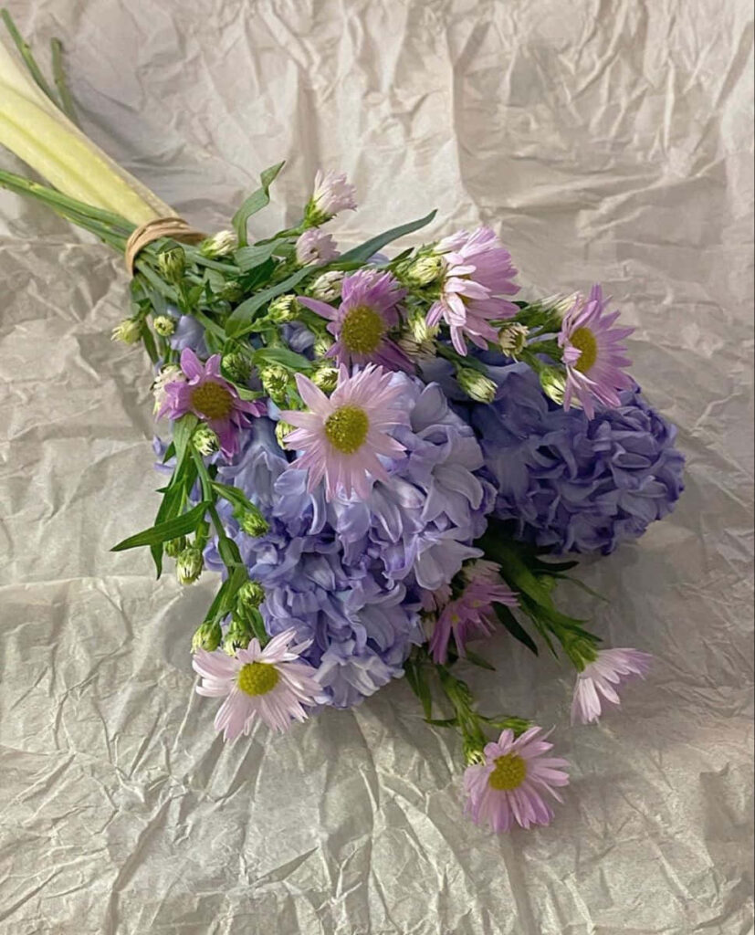 Delicate Purple Lavender Flower Bouquet Wallpaper on Light Background