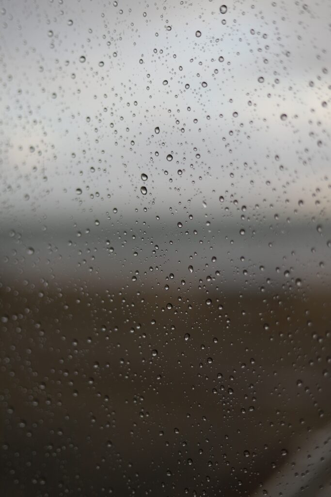 Macro Close-Up Wallpaper: Delicate Water Droplets on Glass