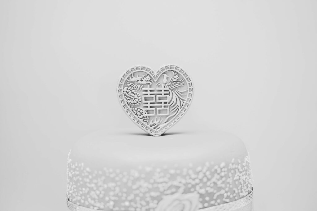 Delicate White Heart Design - Pure Love Wallpaper Background