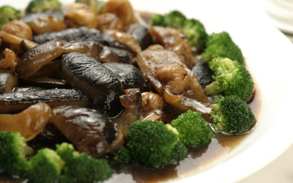 Delicious Beef and Broccoli 4K Wallpaper - Beautifully Plated Dish