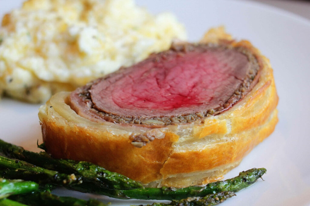 Delicious Beef Wellington with Asparagus & Mashed Potatoes Wallpaper