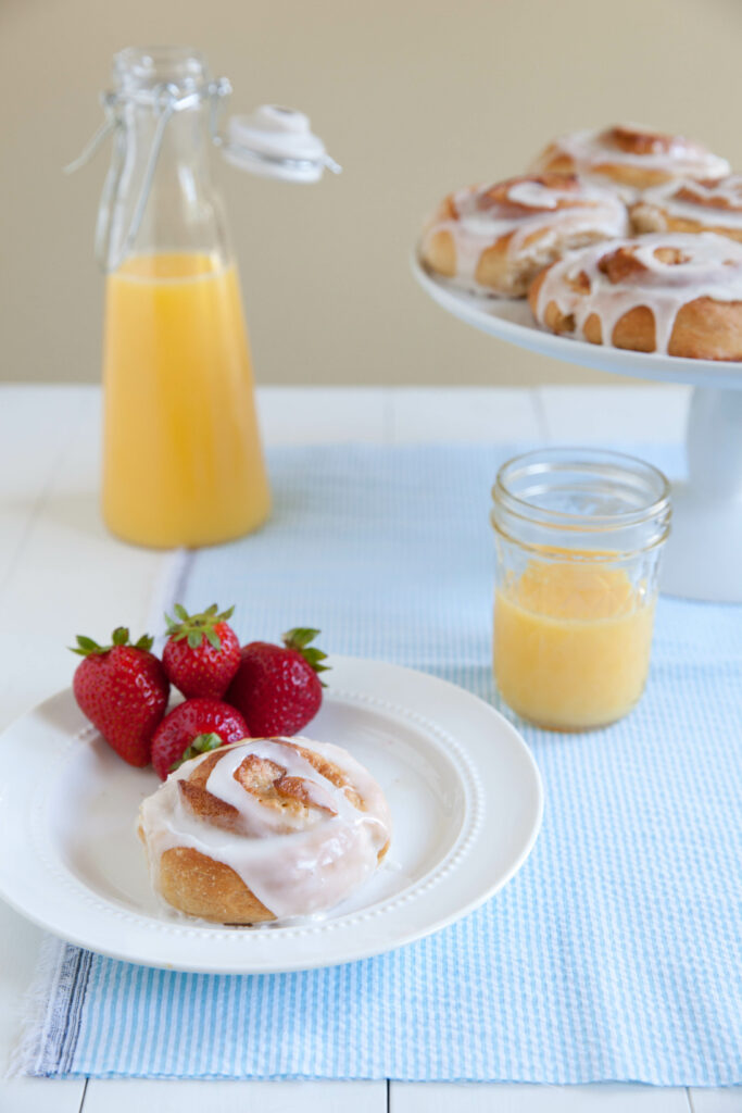 Beautiful Breakfast Scene Wallpaper: Glazed Bun & Fresh Strawberries