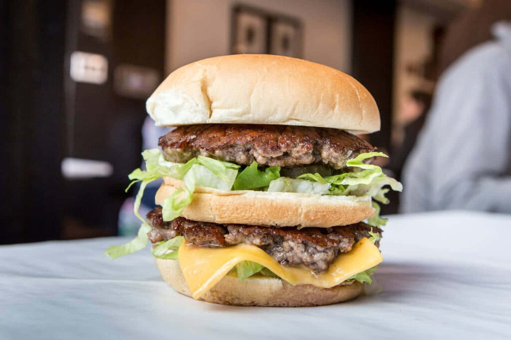 Delicious Burger Wallpaper: Juicy Beef, Melted Cheese & Crisp Lettuce