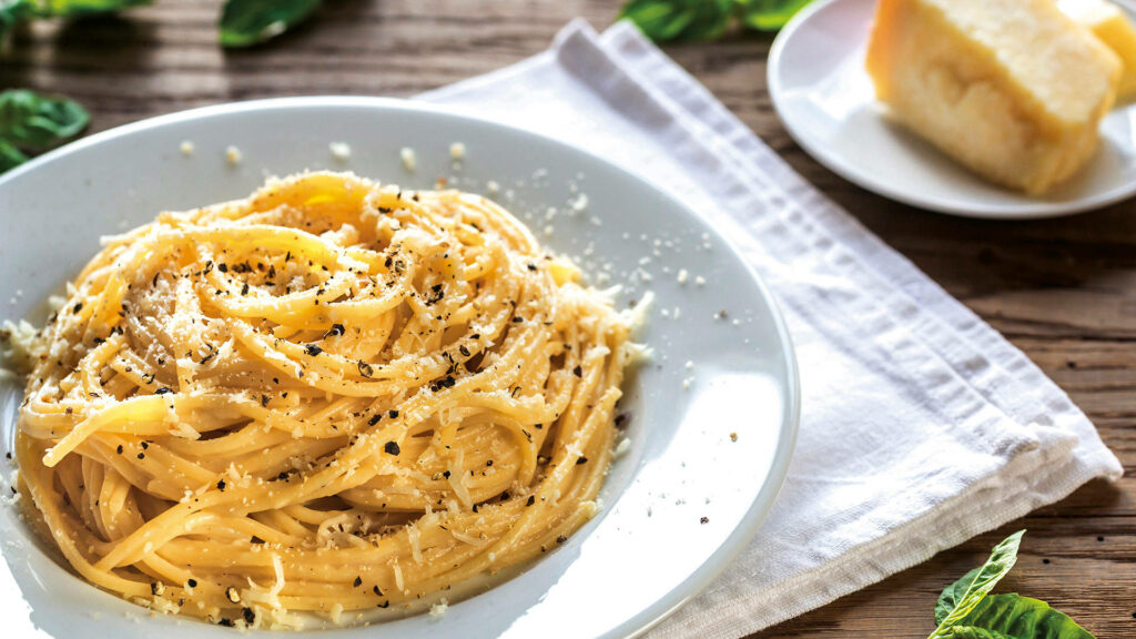 Elegant Cacio e Pepe Pasta Wallpaper: Rustic Charm & Fresh Ingredients