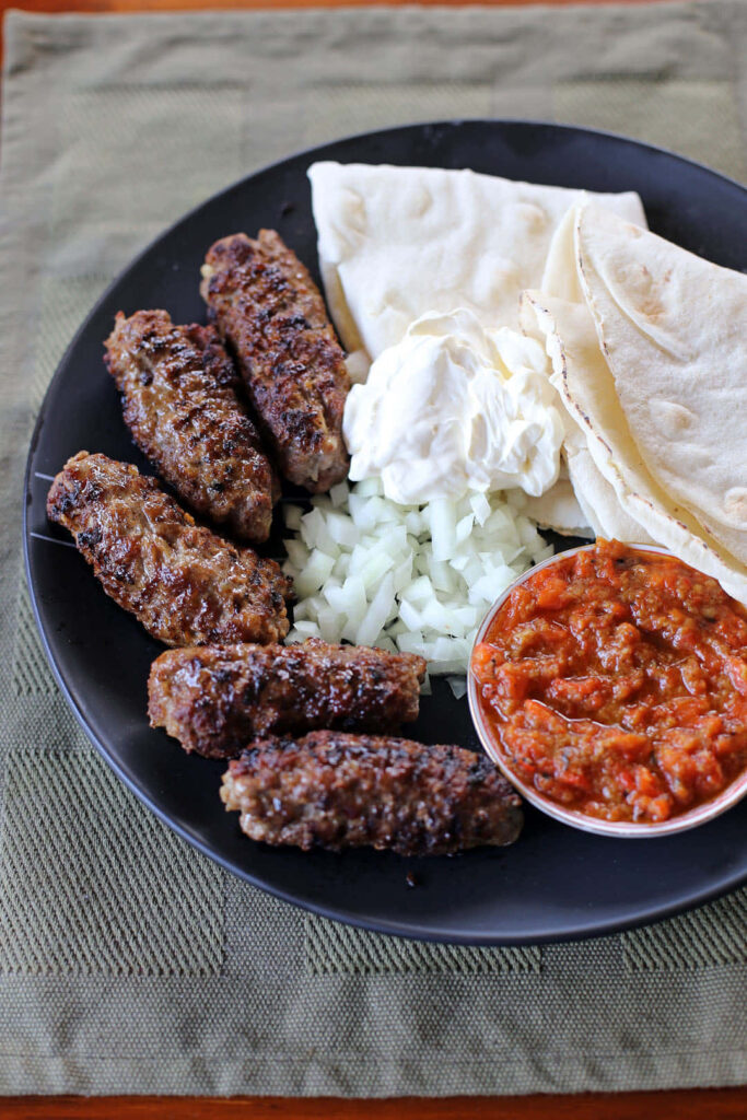 Grilled Ćevapi Wallpaper: Pita, Onions & Red Pepper Relish Delight
