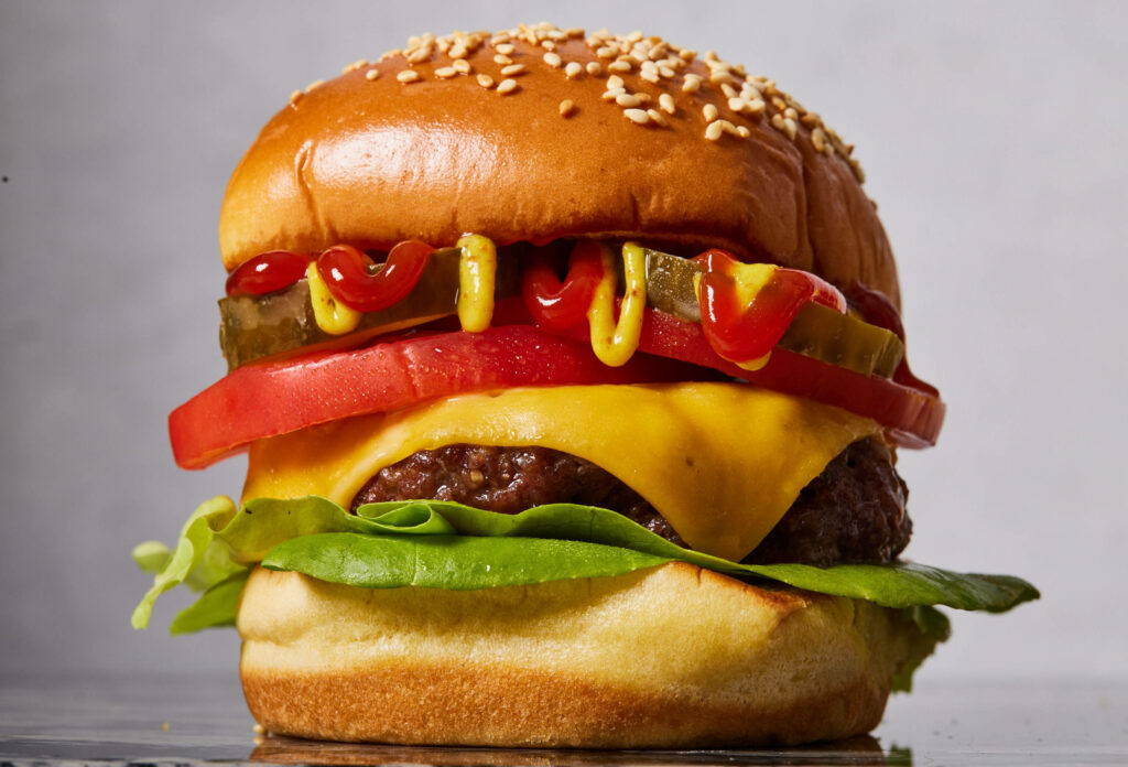 Delicious Cheeseburger Wallpaper with Juicy Beef & Fresh Ingredients