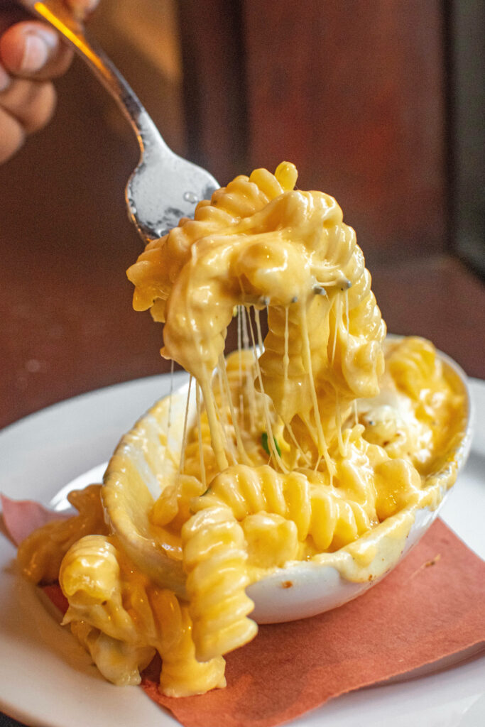 Delicious Cheesy Pasta Wallpaper: Creamy & Flavorful Fork Lift