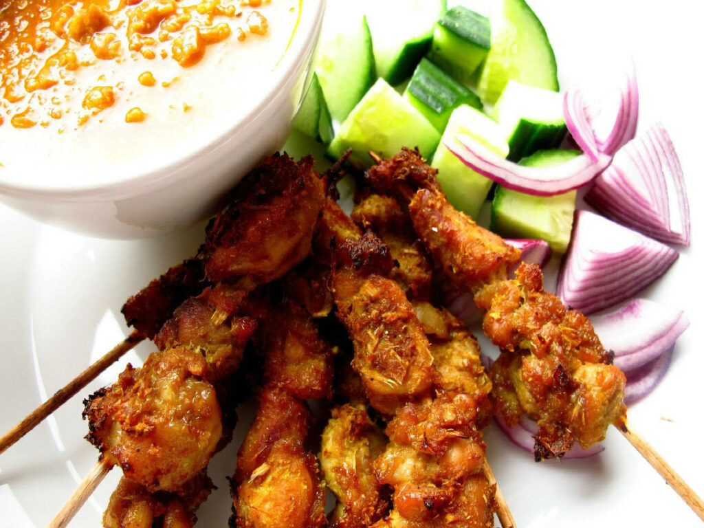 Delicious Chicken Satay Wallpaper: Creamy Sauce & Fresh Vegetables