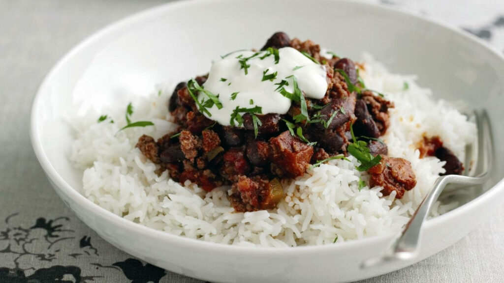 Chili Con Carne: Savory Ground Meat & Beans Over Fluffy Rice Wallpaper