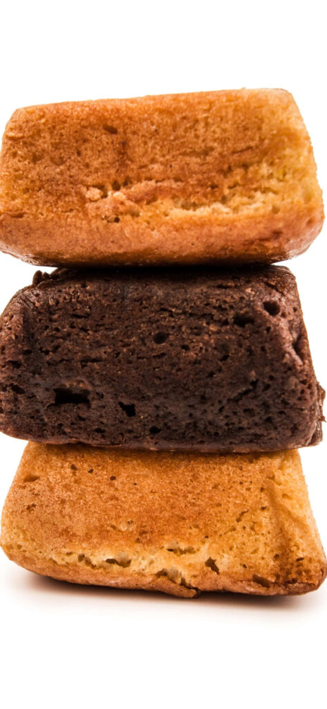 Indulge in Delicious Cake Bars: Gold & Chocolate Pastry Wallpaper