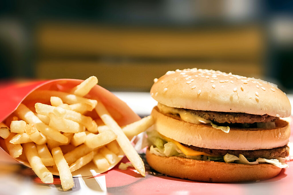 Classic Burger & Crispy Fries: Irresistible Fast Food Wallpaper