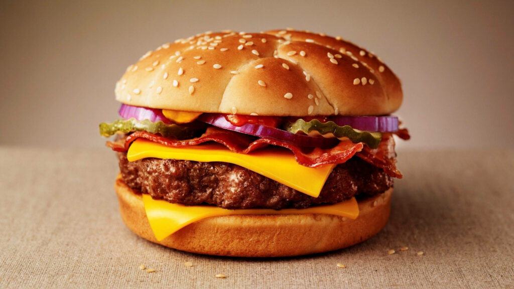Classic Cheeseburger Close-Up: Juicy Patty, Crispy Bacon, Wallpaper