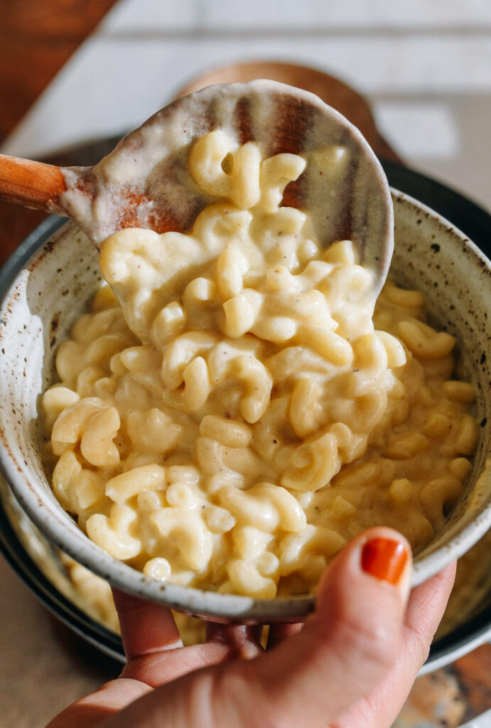 Cozy Creamy Mac and Cheese in Rustic Bowl - Wallpaper Background