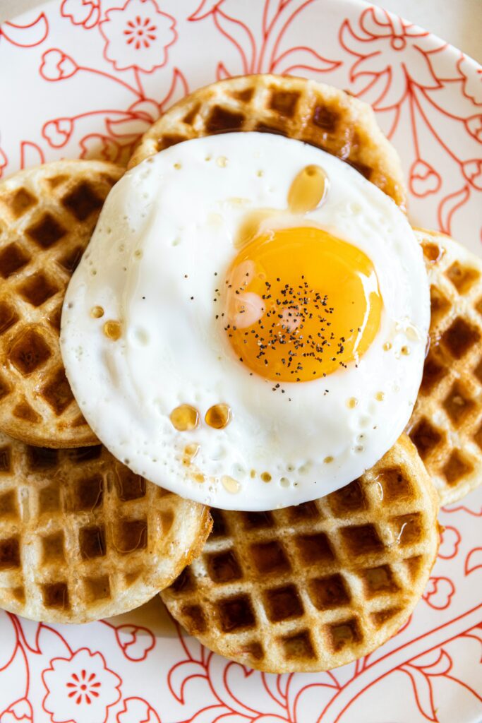 Delicious Breakfast: Crispy Waffles & Sunny-Side-Up Egg Wallpaper