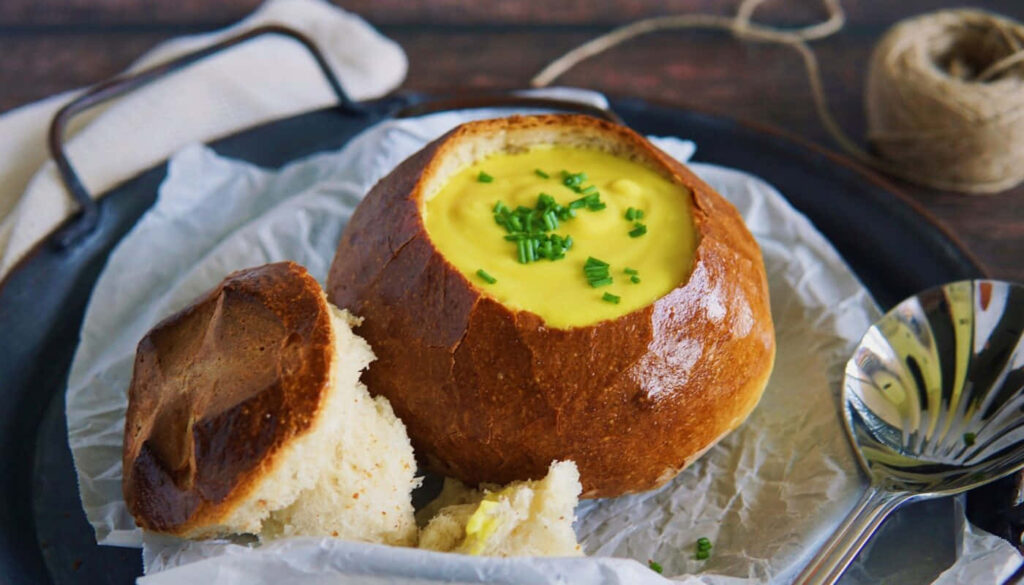 Delicious Crusty Bread Bowl with Creamy Soup - Perfect Food Wallpaper