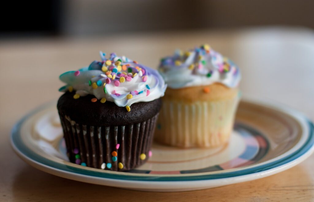 Delicious Cupcakes with Creamy Frosting & Colorful Sprinkles Wallpaper