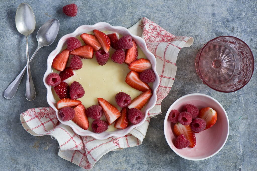 Delicious Dessert Cake with Fresh Berries - Wallpaper Background