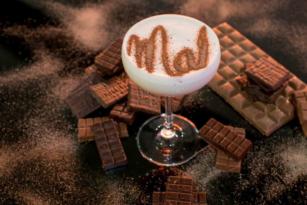 Delicious Dessert Wallpaper: Creamy Cocoa Cocktail & Chocolate Treats