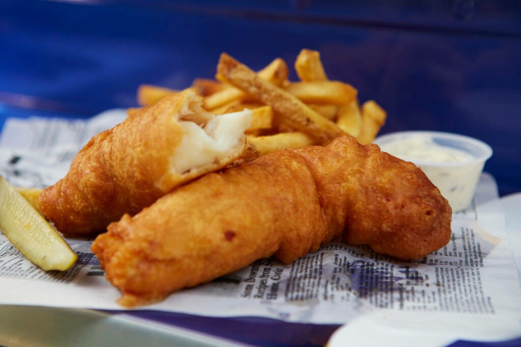 Delicious Fish and Chips Wallpaper: Crispy Fish & Fries Close-Up