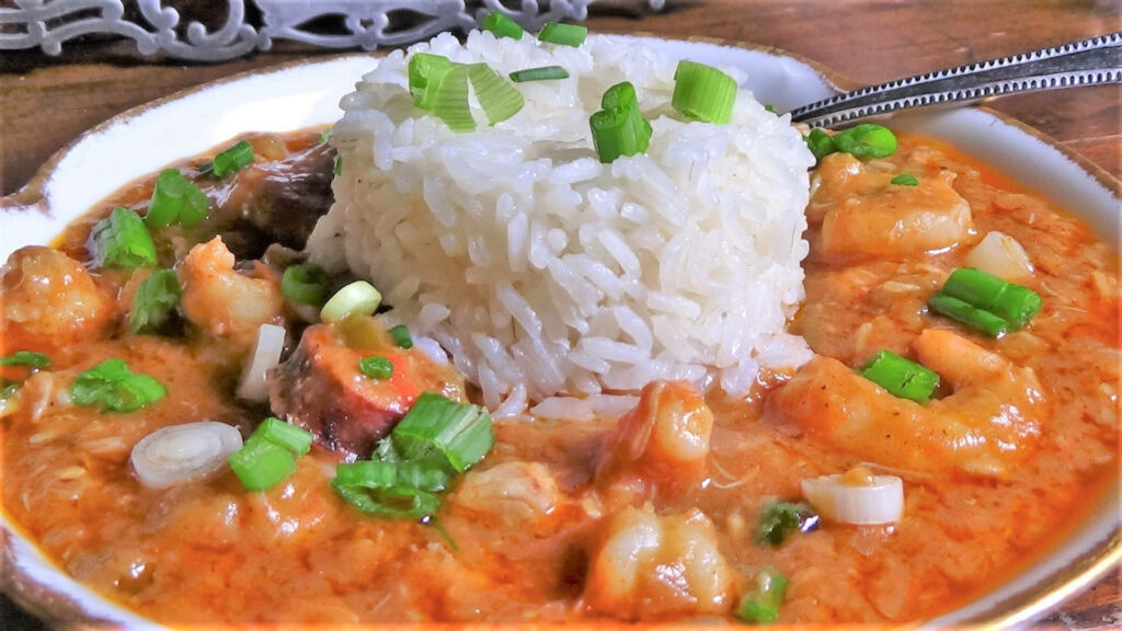 Delicious Gumbo with Steamed Rice and Green Onions - Wallpaper Background
