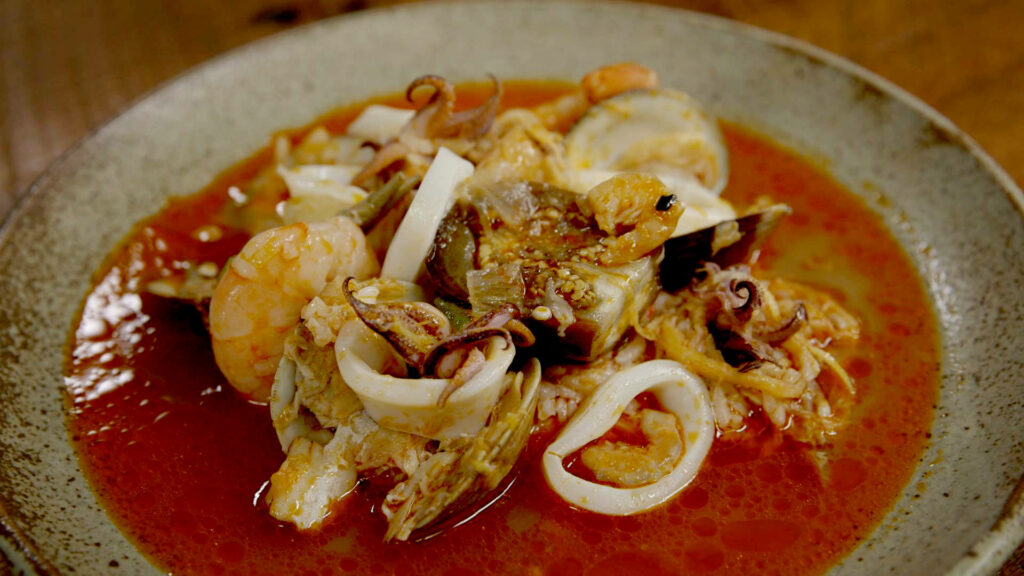 Delicious Gumbo Wallpaper: Vibrant Seafood & Spices Background