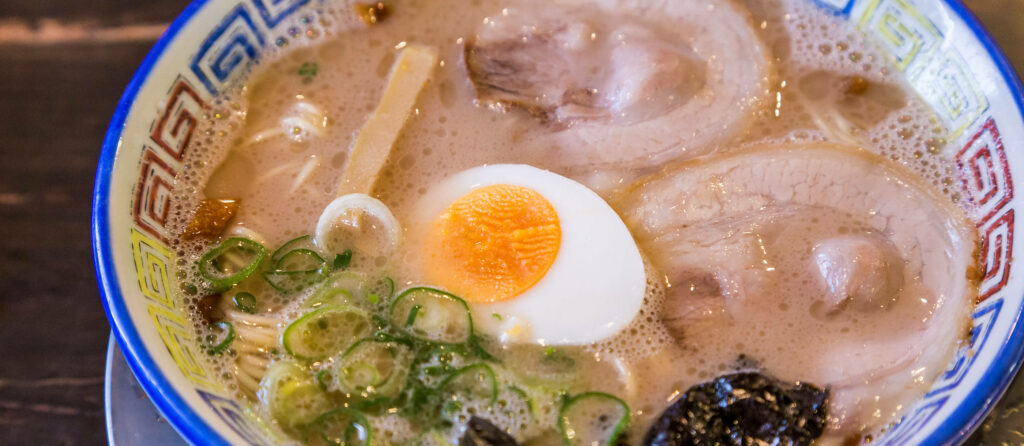 Delicious Hakata Ramen Wallpaper: Rich Broth & Perfect Toppings