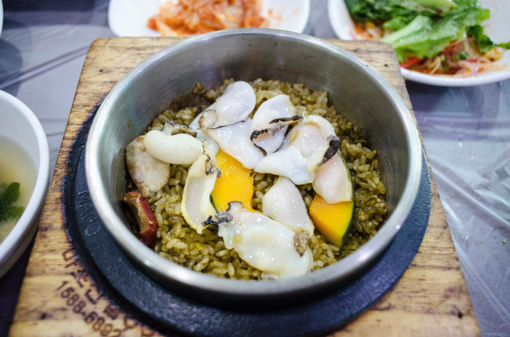 Delicious Hot Pot Rice with Abalone Wallpaper Background