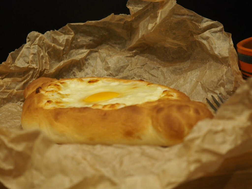 Rustic Khachapuri Wallpaper: Golden Cheese & Egg Delight