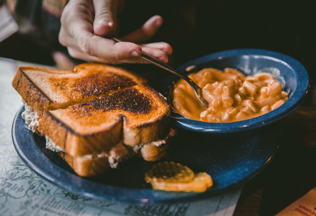 Delicious Mac and Cheese & Tuna Sandwich Wallpaper for Food Lovers