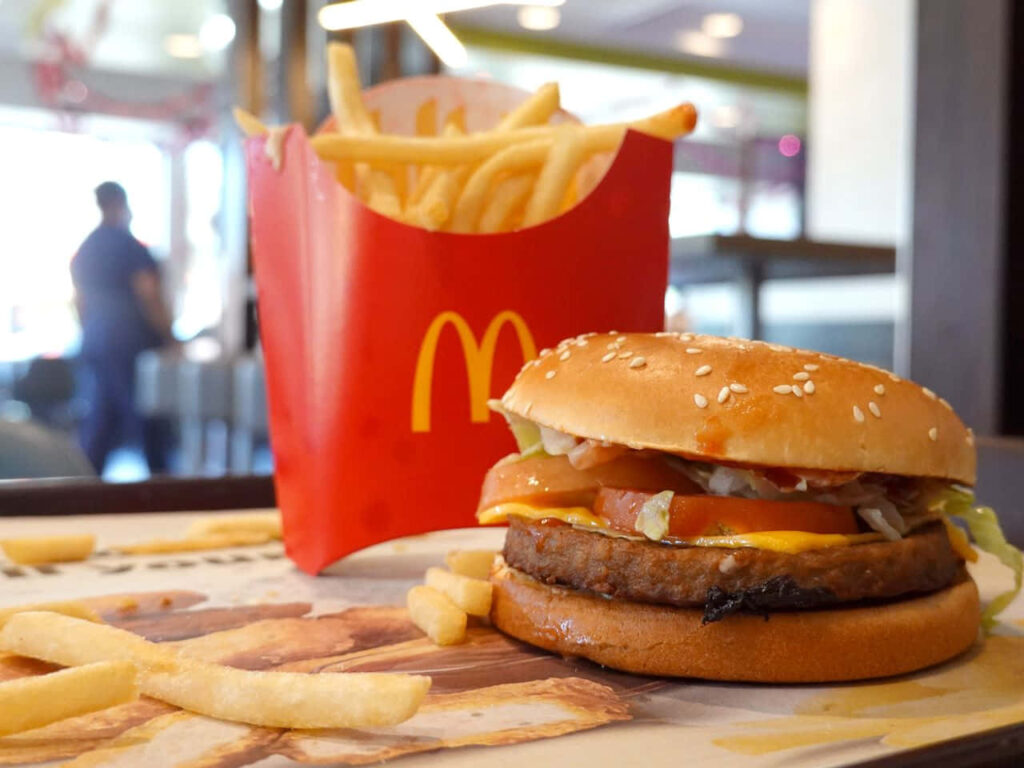 Juicy McDonald's Burger & Fries Wallpaper - Delicious Fast Food Art