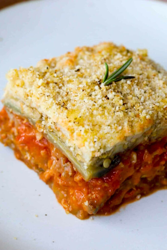 Delectable Moussaka Close-Up: Saucy Layers & Creamy Béchamel Wallpaper