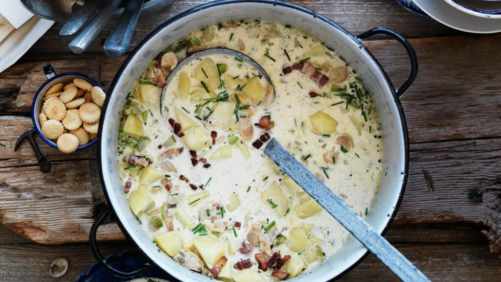 Rustic New England Clam Chowder: Creamy Soup Close-Up Wallpaper