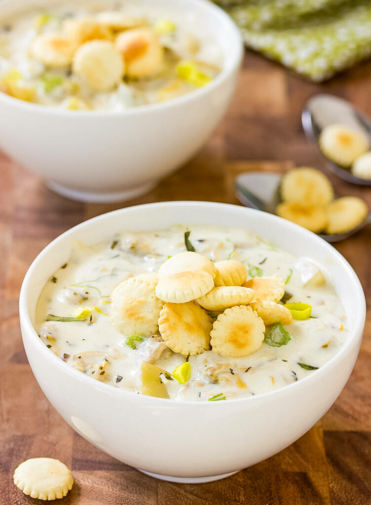 Creamy New England Clam Chowder with Saltines – Wallpaper Background