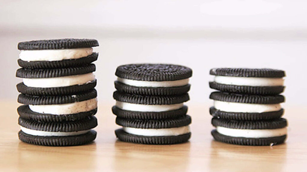 Delicious Oreo Cookies Wallpaper: Classic Cream-Filled Delight