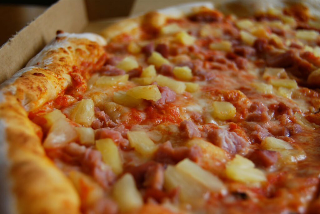 Pineapple Ham Pizza Wallpaper: Juicy Toppings & Melty Cheese Delight